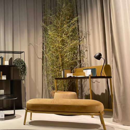lampada da comodino / tavolino come ulteriore complemento d’arredo con l’obiettivo di proporre un mood “MEME”, dove i diversi oggetti si sposano fra loro creando ambienti coordinati per stile e design. Frida è una lampada ideale per gli amanti dello stile “loft
