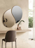 Specchio elegante goccia, disponibile in due colori